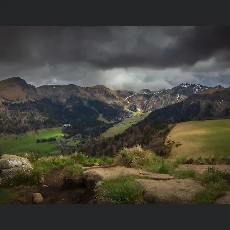 Chalet Le Balcon Du Sancy: Weekly Mountain Retreat Le Mont-Dore